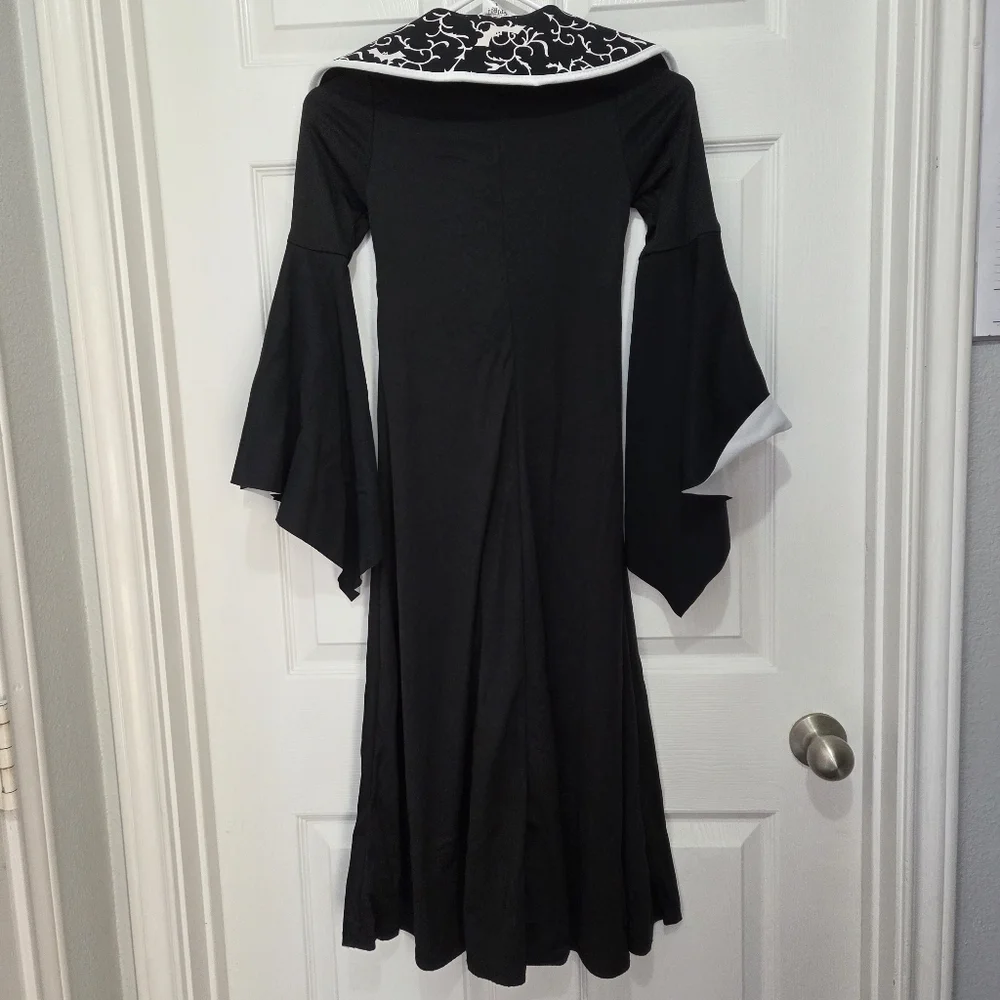 Spirit Halloween Child Midnight Vampiress Black & White Costume Size 6 Vampire - Picture 3 of 10